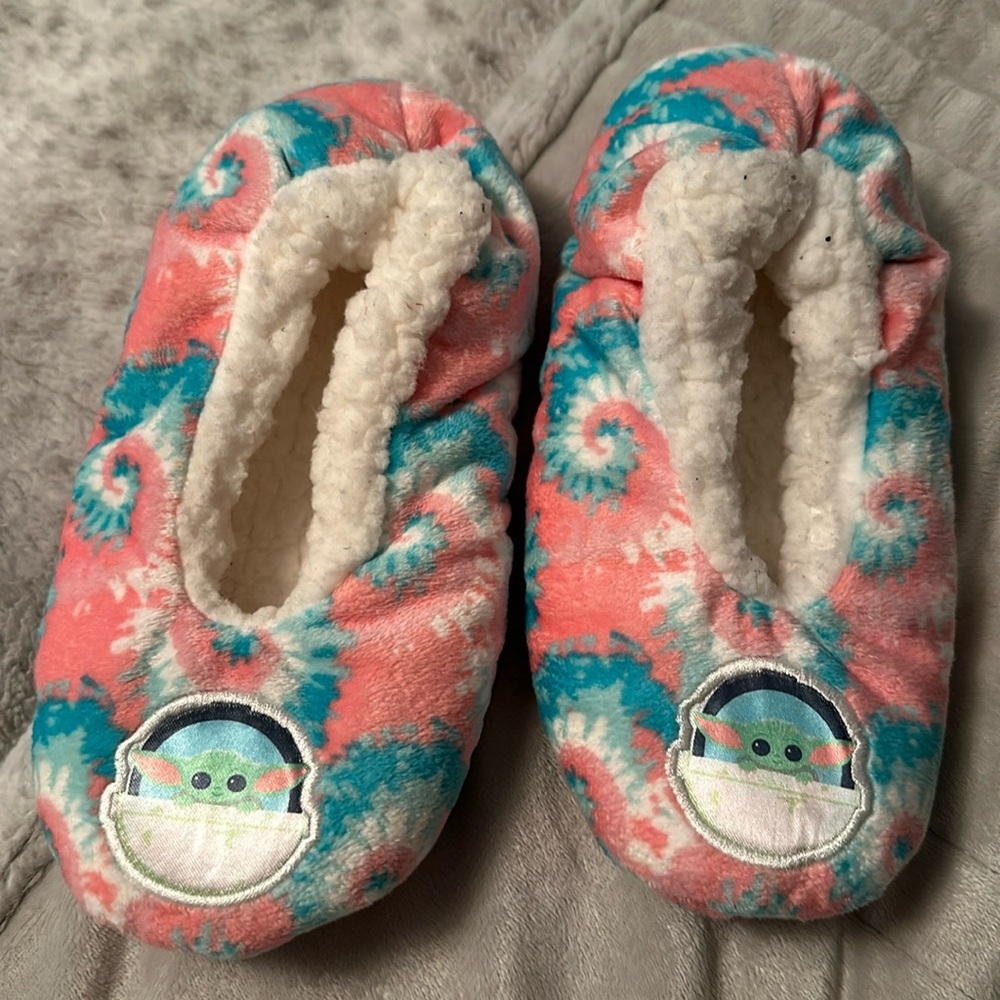 Super cute baby yoda slippers